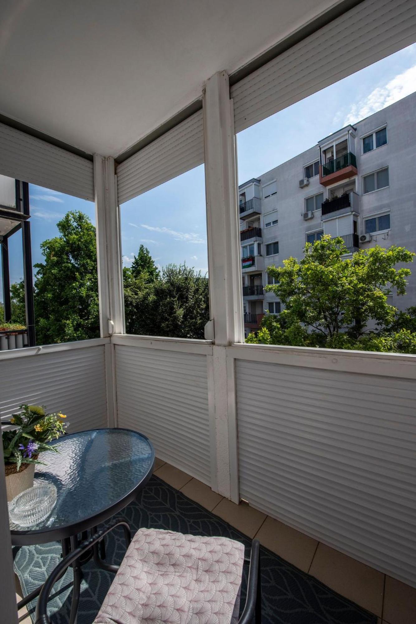 Inci Apartman Pécs Buitenkant foto